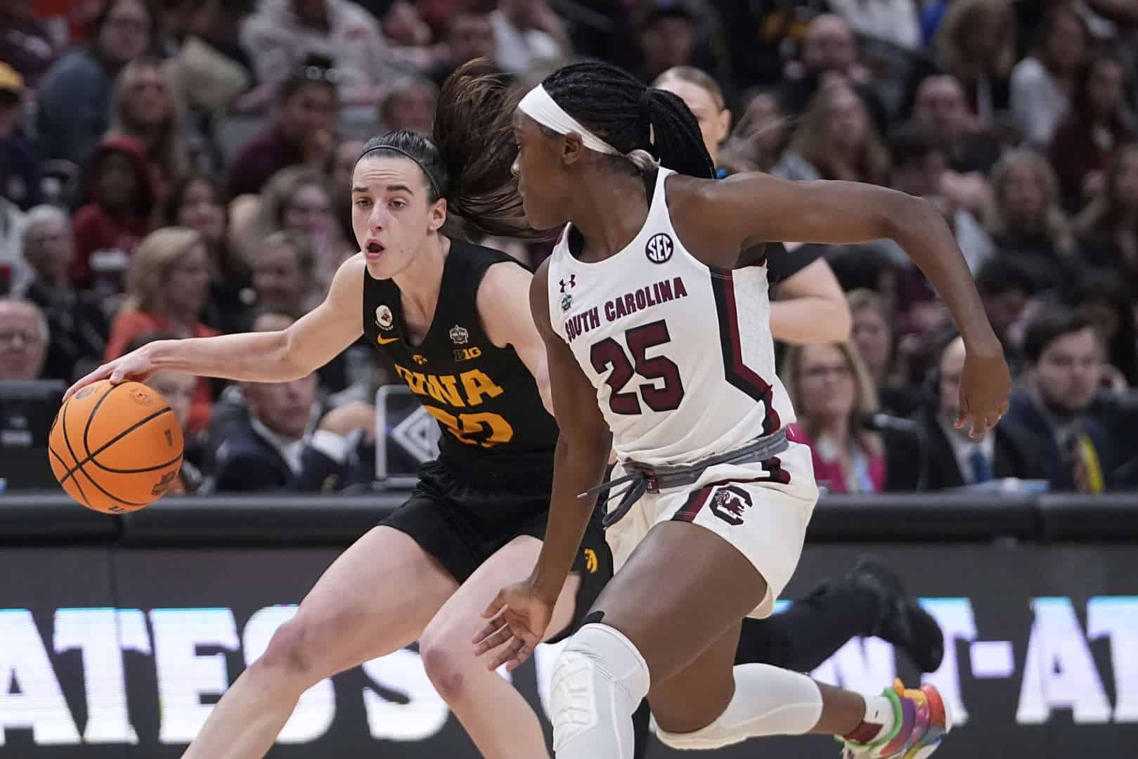 Caitlin Clark playing in the game against South Carolina Gamecocks